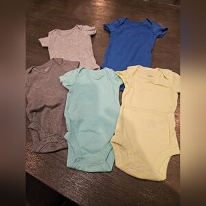 SIMPLE JOYS ONESIE TSHIRTS (5)